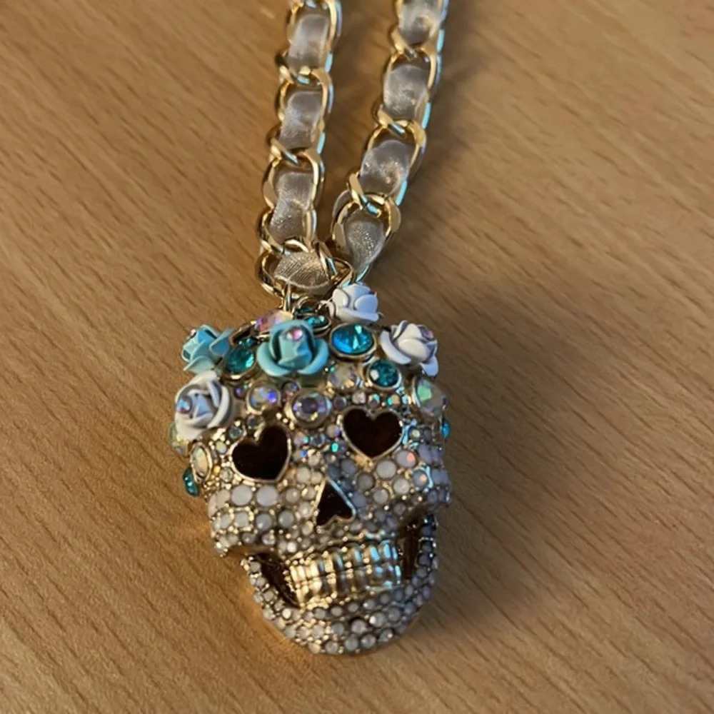 NWT Betsey Johsnon Sugar Skull Necklace - Picture 4 of 14